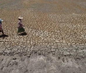 river dried up because of the effects of climate change