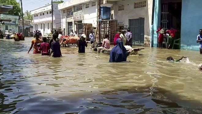 screenshot of video showing Somalia floods, not Cyclone Mocha in Myanmar